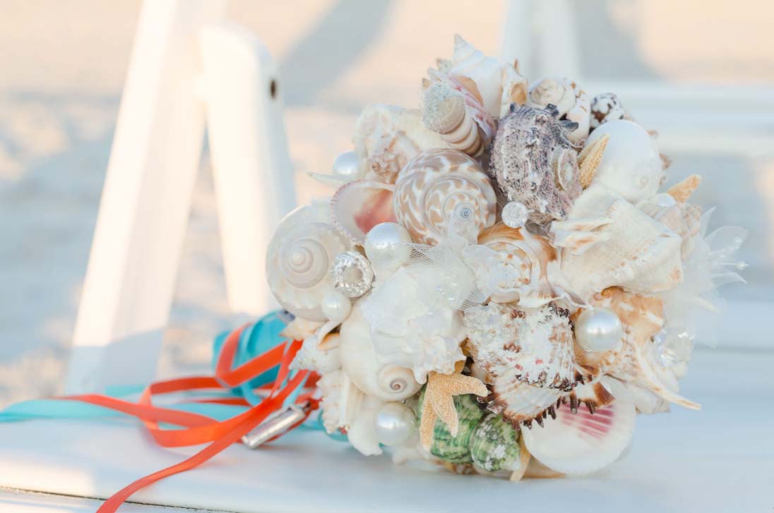5 ways to incorporate pearls at your beach wedding